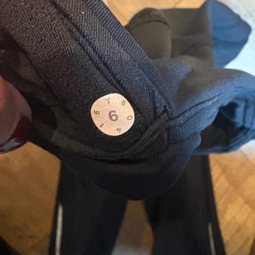 Lululemon Black Mesh Panel Leggings Size 6 - Picture 7 of 7